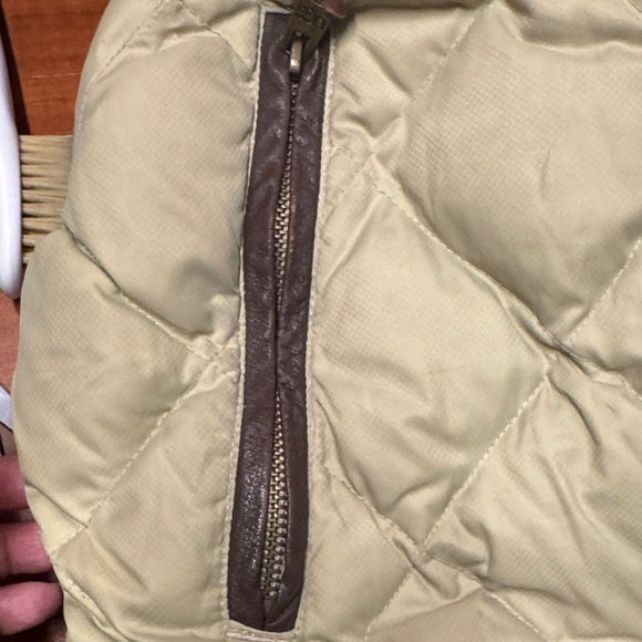 UGG Australia Men's quilted down puffer Beige Vest Size Medium - Picture 11 of 11